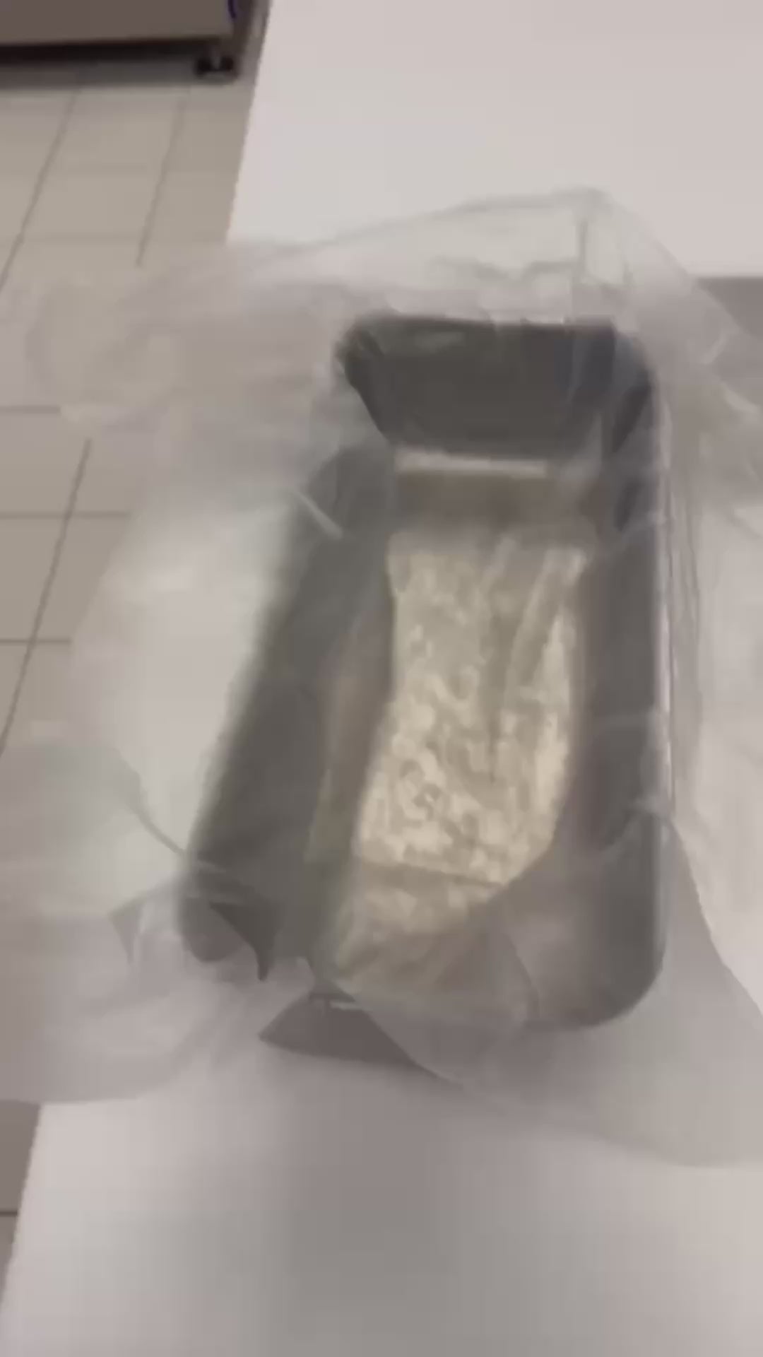 Charger la vidéo: Test pratique avec un moule à Leberkäse en silicone