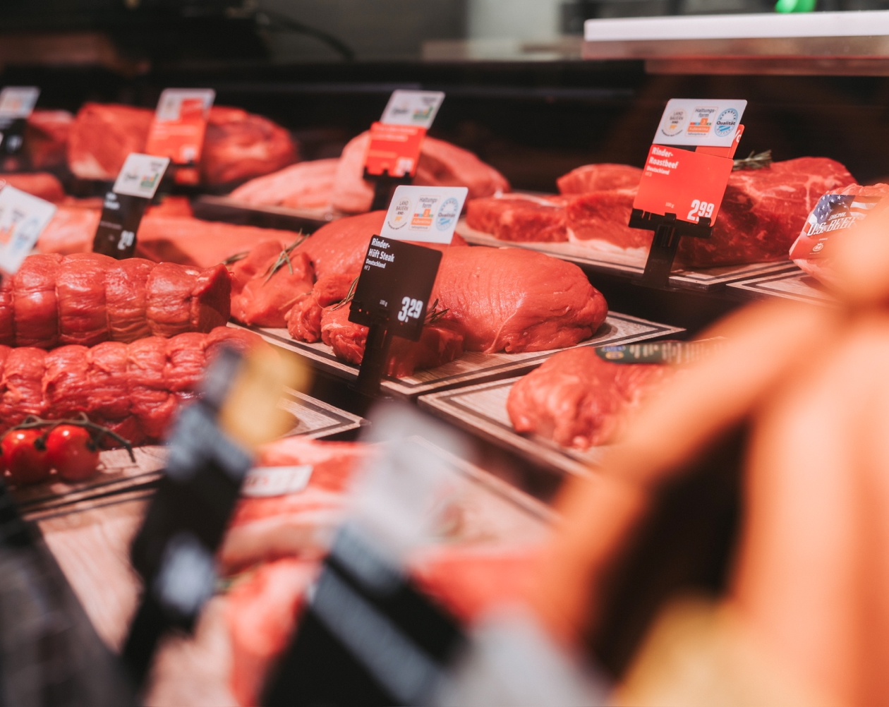 Dekorplatten mit frischem Fleisch